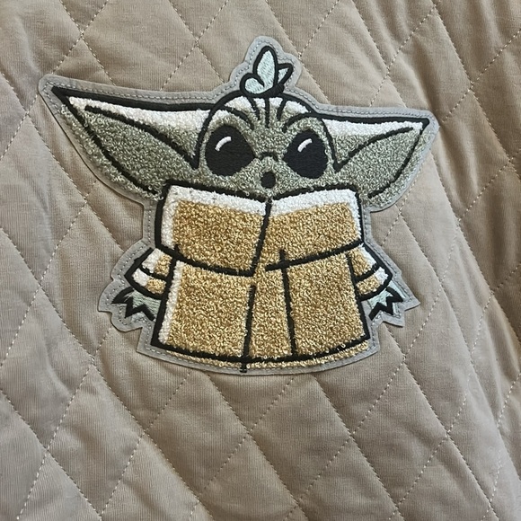 Star Wars Baby Yoda/Grogu Quilted Pullover Sweatshirt Sweater NWT Size Large - Picture 2 of 10